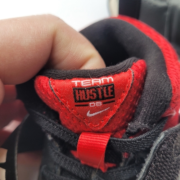 Nike Team Hustle Toddler Kids Red & Black Hightop Tennis Shoes Size 5C - Picture 6 of 10